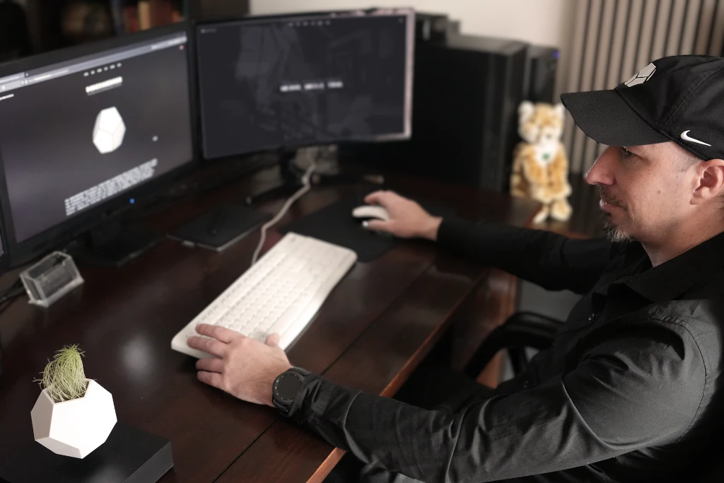 Richard Reinisch working on the Computer